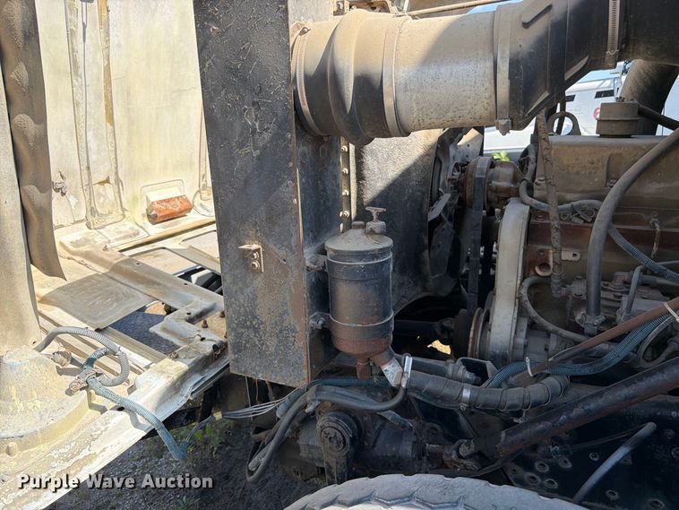 image for item DT3054 1985 International F-2574 ready mix truck