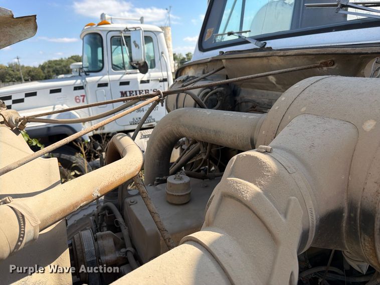 image for item DT3054 1985 International F-2574 ready mix truck