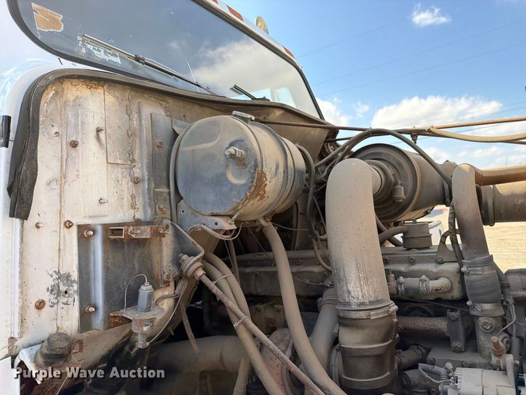 image for item DT3054 1985 International F-2574 ready mix truck