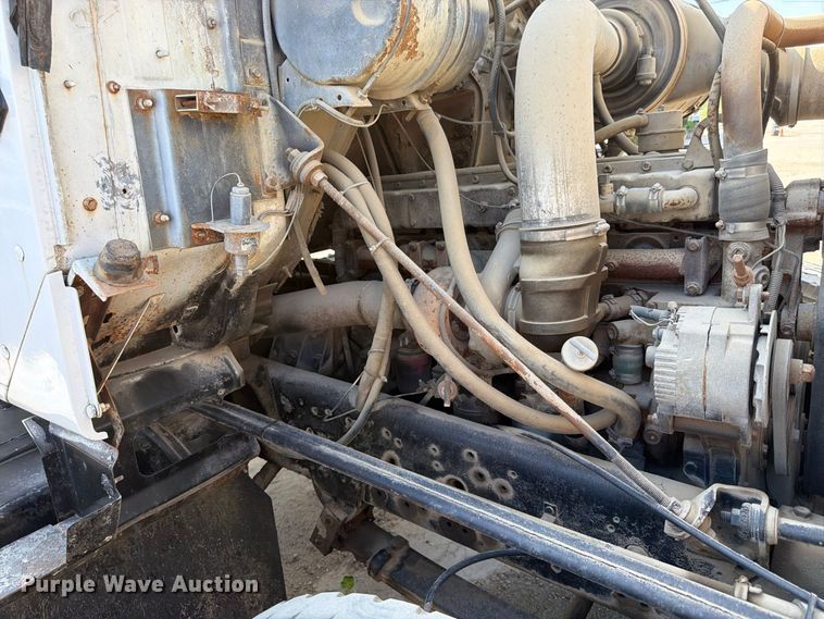 image for item DT3054 1985 International F-2574 ready mix truck