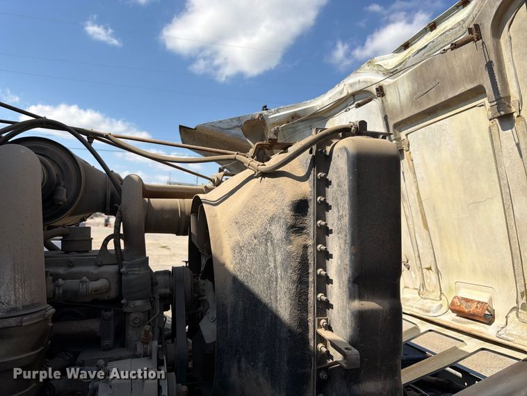 image for item DT3054 1985 International F-2574 ready mix truck