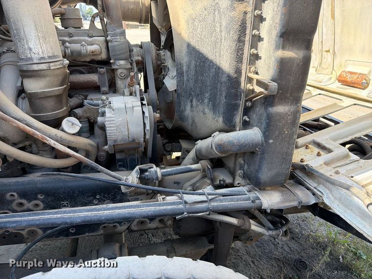 image for item DT3054 1985 International F-2574 ready mix truck