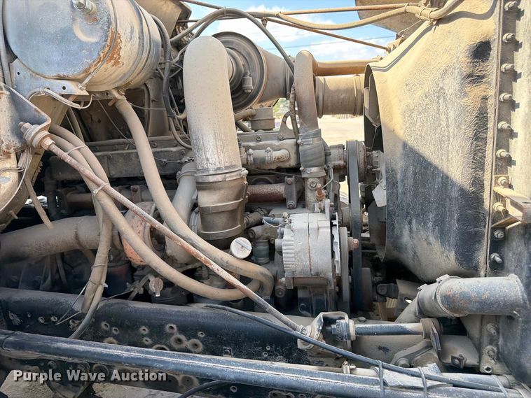 image for item DT3054 1985 International F-2574 ready mix truck