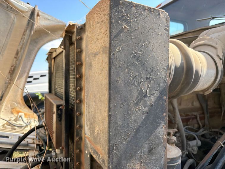 image for item DT3054 1985 International F-2574 ready mix truck