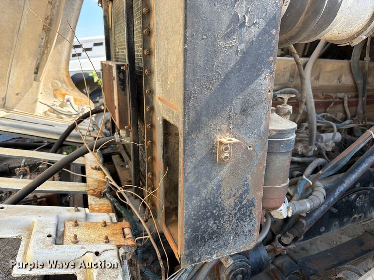 image for item DT3054 1985 International F-2574 ready mix truck