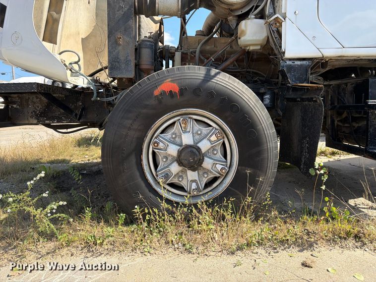 image for item DT3054 1985 International F-2574 ready mix truck