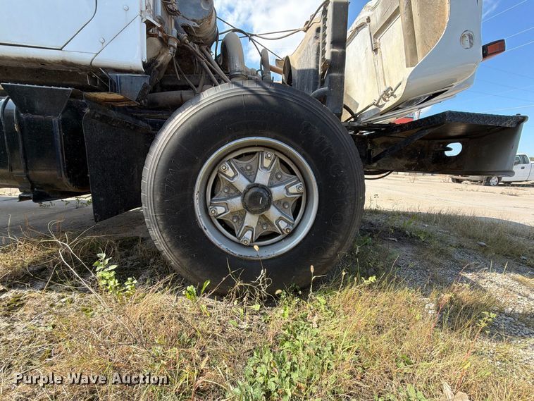 image for item DT3054 1985 International F-2574 ready mix truck