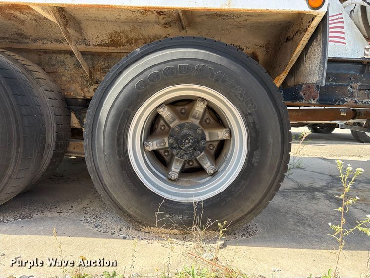 image for item DT3054 1985 International F-2574 ready mix truck