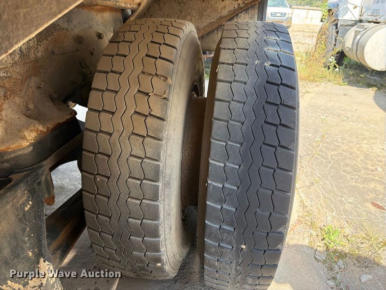 image for item DT3054 1985 International F-2574 ready mix truck