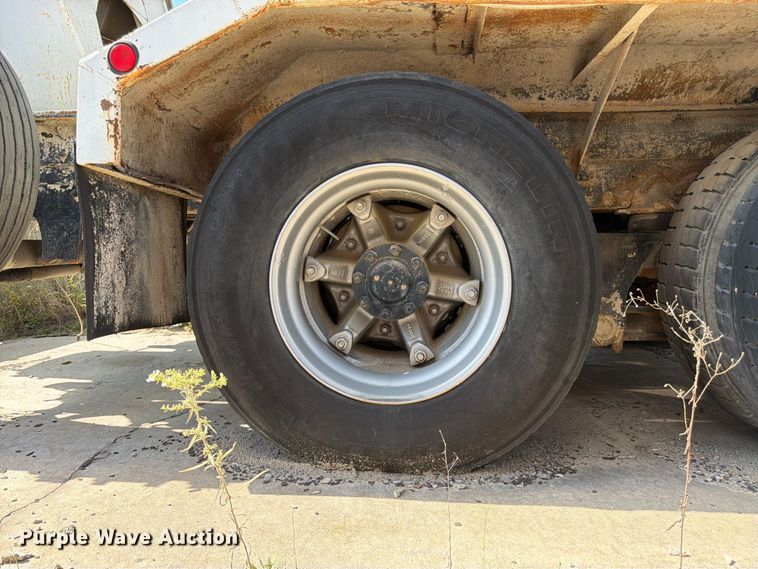 image for item DT3054 1985 International F-2574 ready mix truck