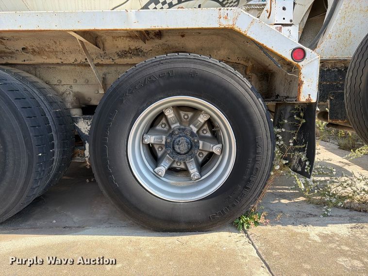 image for item DT3054 1985 International F-2574 ready mix truck
