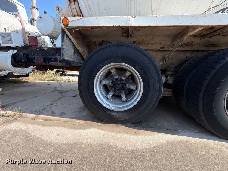 image for item DT3054 1985 International F-2574 ready mix truck