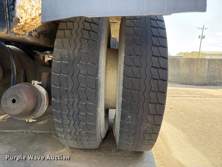 image for item DT3054 1985 International F-2574 ready mix truck