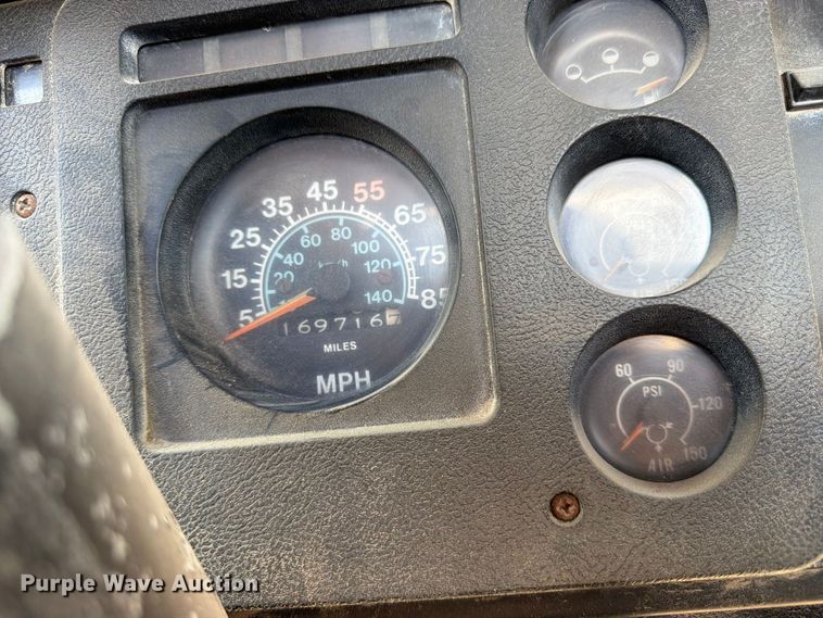 image for item DT3054 1985 International F-2574 ready mix truck