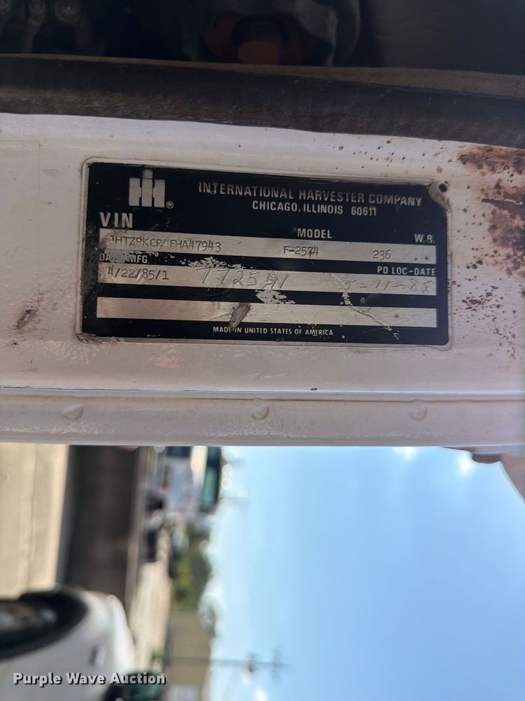 image for item DT3054 1985 International F-2574 ready mix truck