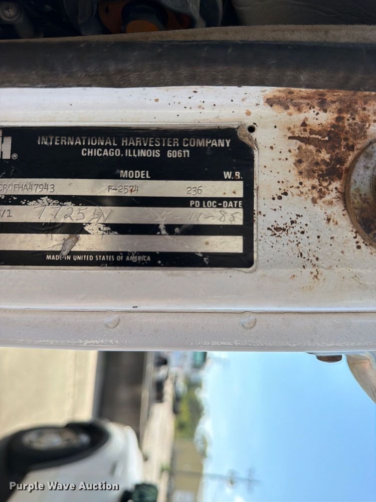 image for item DT3054 1985 International F-2574 ready mix truck