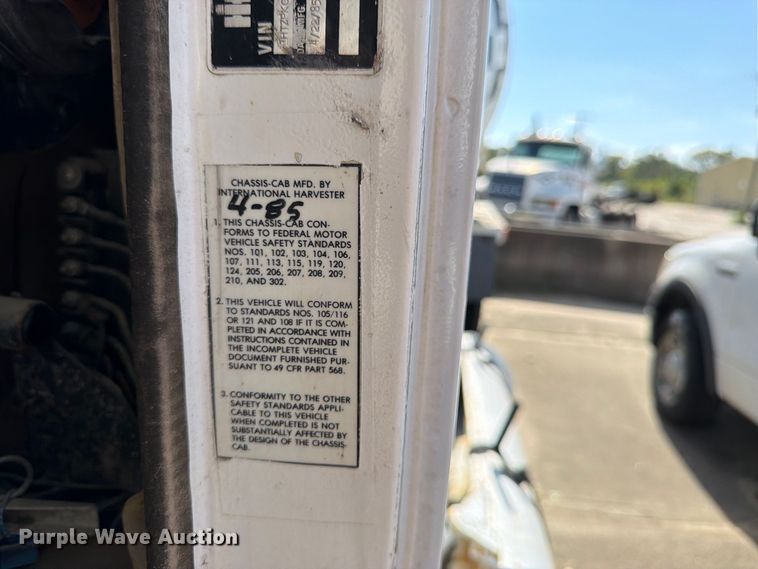 image for item DT3054 1985 International F-2574 ready mix truck