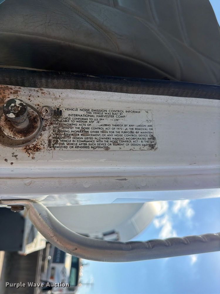 image for item DT3054 1985 International F-2574 ready mix truck