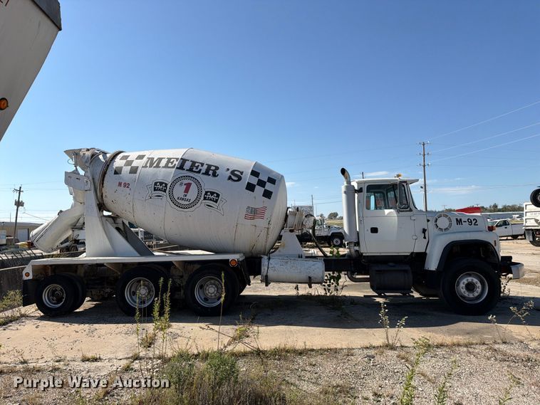 image for item DT3055 1997 Ford LT9000 ready mix truck