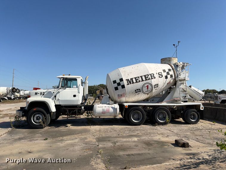 image for item DT3055 1997 Ford LT9000 ready mix truck