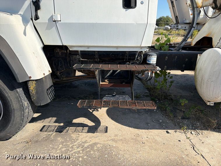 image for item DT3055 1997 Ford LT9000 ready mix truck