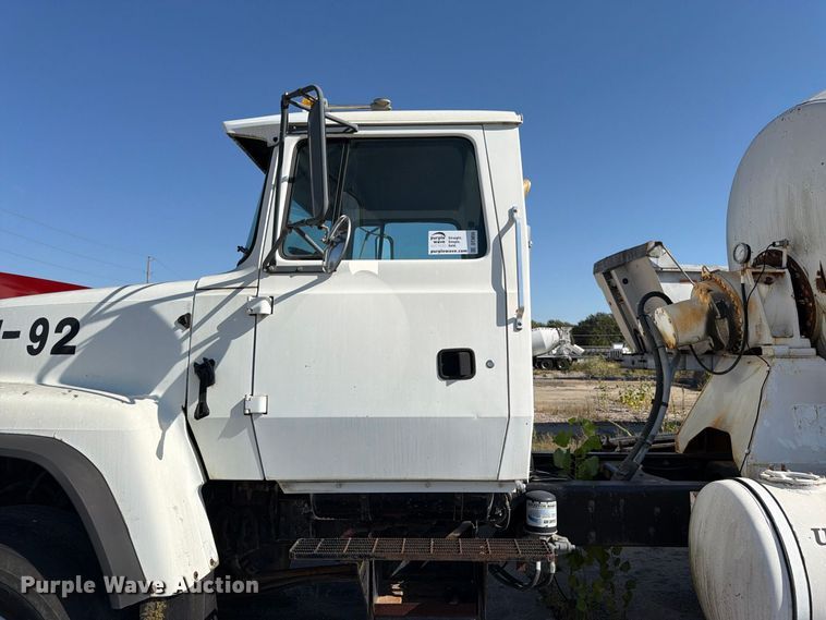 image for item DT3055 1997 Ford LT9000 ready mix truck