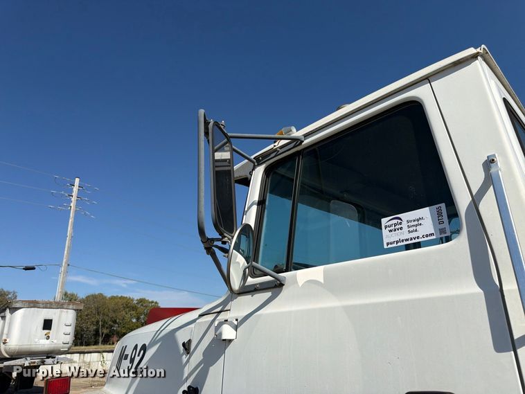 image for item DT3055 1997 Ford LT9000 ready mix truck