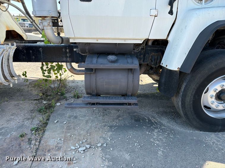 image for item DT3055 1997 Ford LT9000 ready mix truck