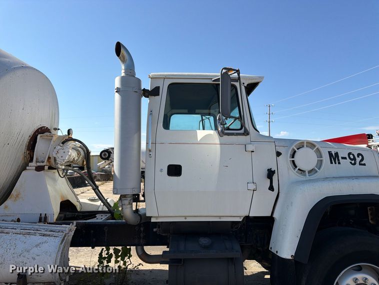 image for item DT3055 1997 Ford LT9000 ready mix truck