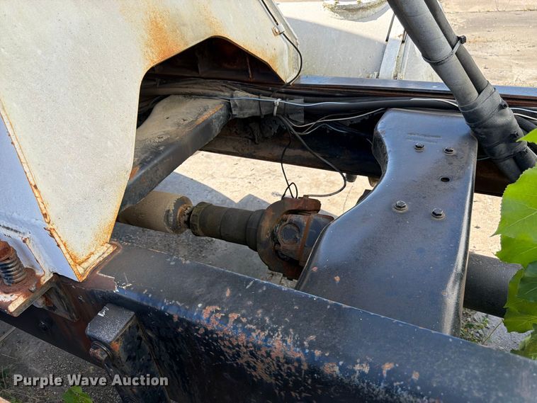 image for item DT3055 1997 Ford LT9000 ready mix truck