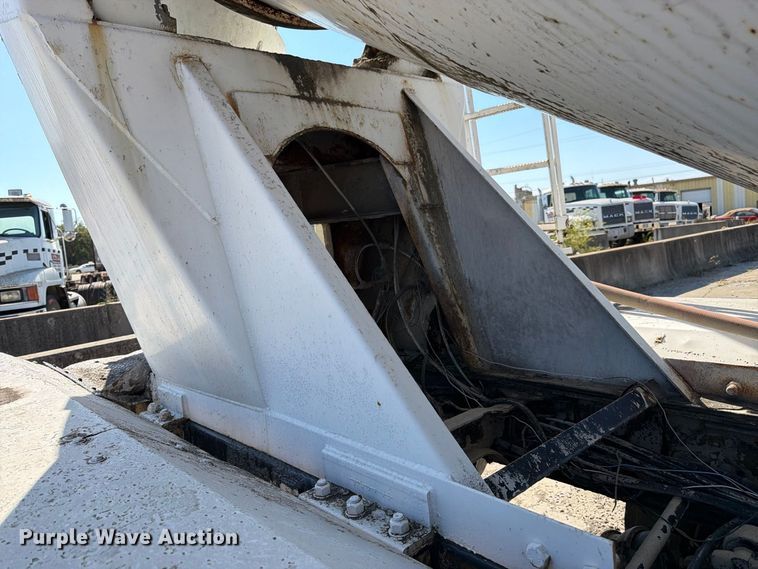 image for item DT3055 1997 Ford LT9000 ready mix truck