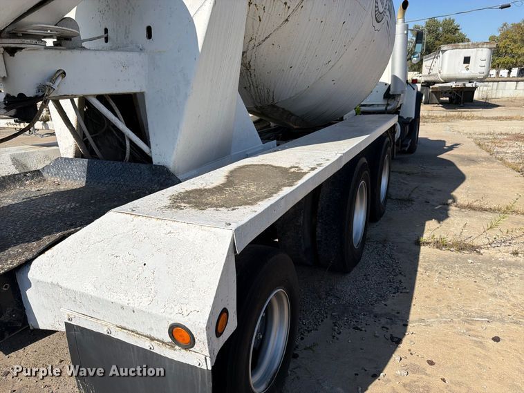 image for item DT3055 1997 Ford LT9000 ready mix truck
