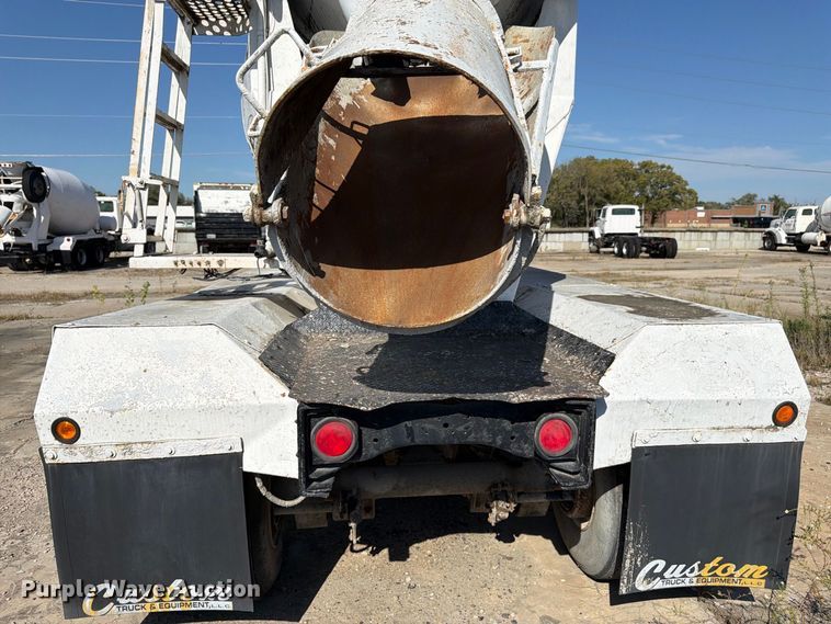 image for item DT3055 1997 Ford LT9000 ready mix truck