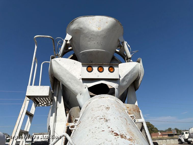 image for item DT3055 1997 Ford LT9000 ready mix truck