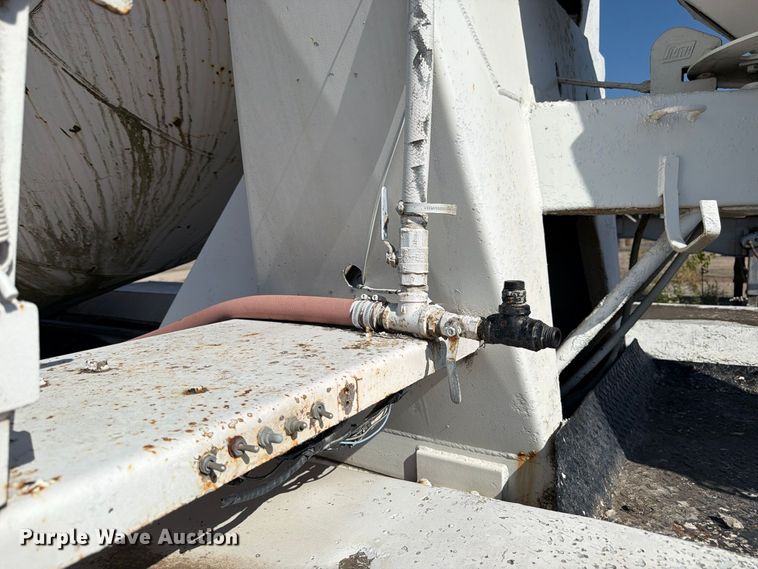 image for item DT3055 1997 Ford LT9000 ready mix truck