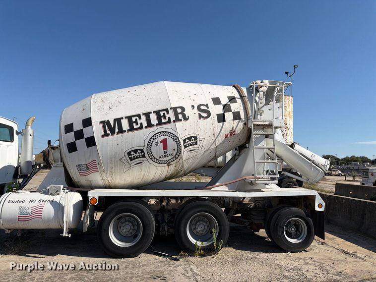 image for item DT3055 1997 Ford LT9000 ready mix truck