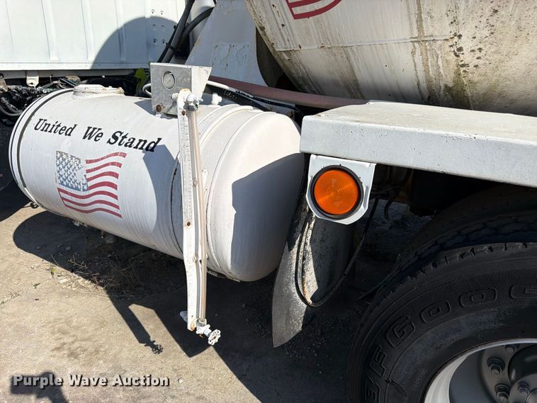 image for item DT3055 1997 Ford LT9000 ready mix truck