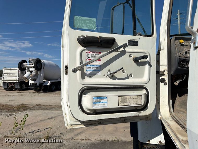 image for item DT3055 1997 Ford LT9000 ready mix truck