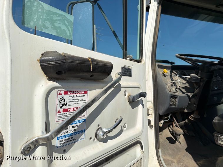 image for item DT3055 1997 Ford LT9000 ready mix truck