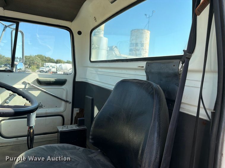 image for item DT3055 1997 Ford LT9000 ready mix truck
