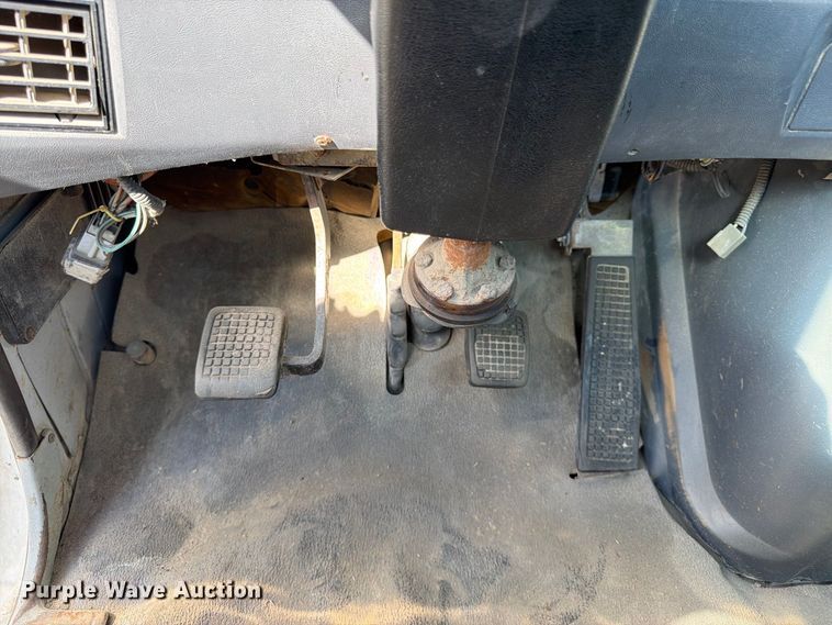 image for item DT3055 1997 Ford LT9000 ready mix truck