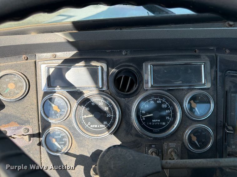 image for item DT3055 1997 Ford LT9000 ready mix truck