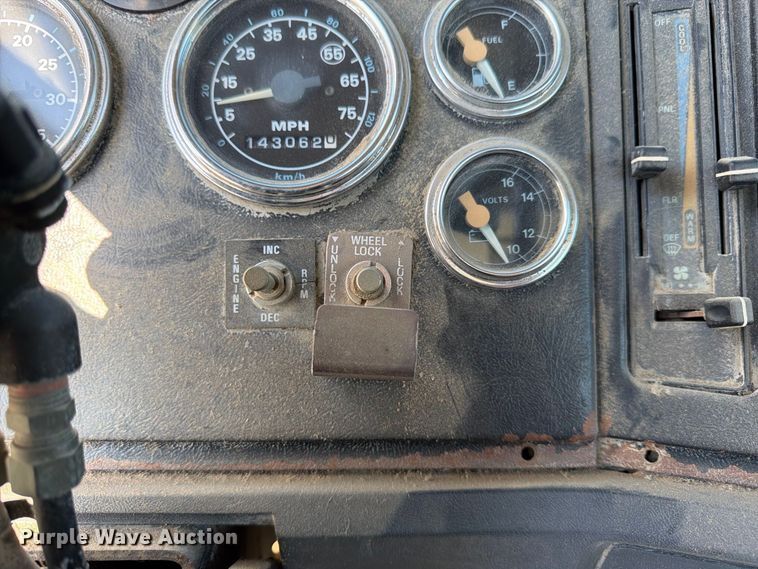 image for item DT3055 1997 Ford LT9000 ready mix truck