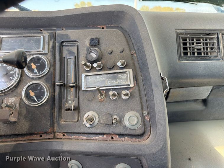 image for item DT3055 1997 Ford LT9000 ready mix truck