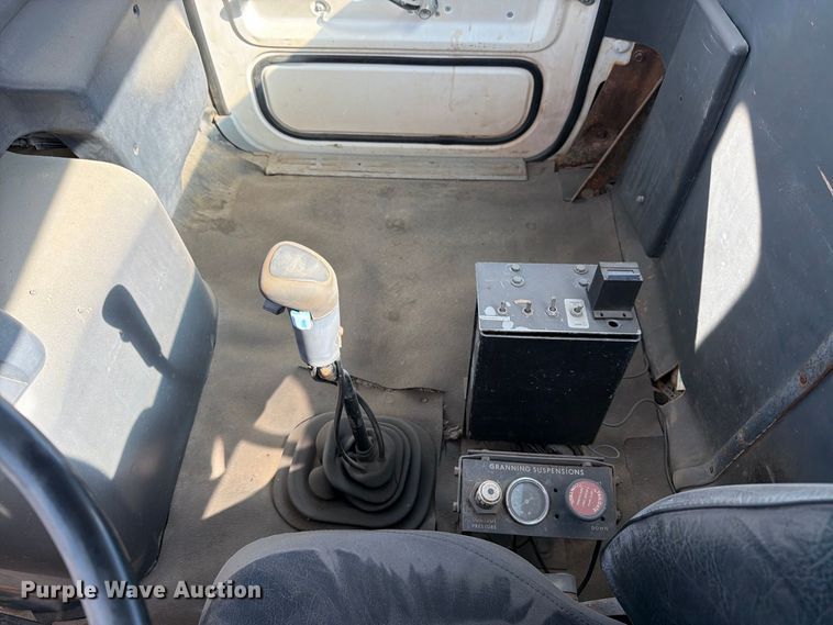 image for item DT3055 1997 Ford LT9000 ready mix truck