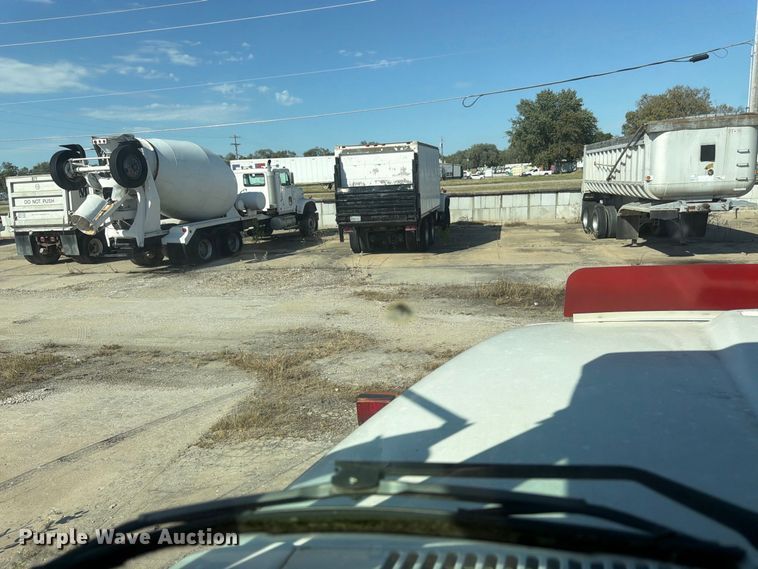 image for item DT3055 1997 Ford LT9000 ready mix truck