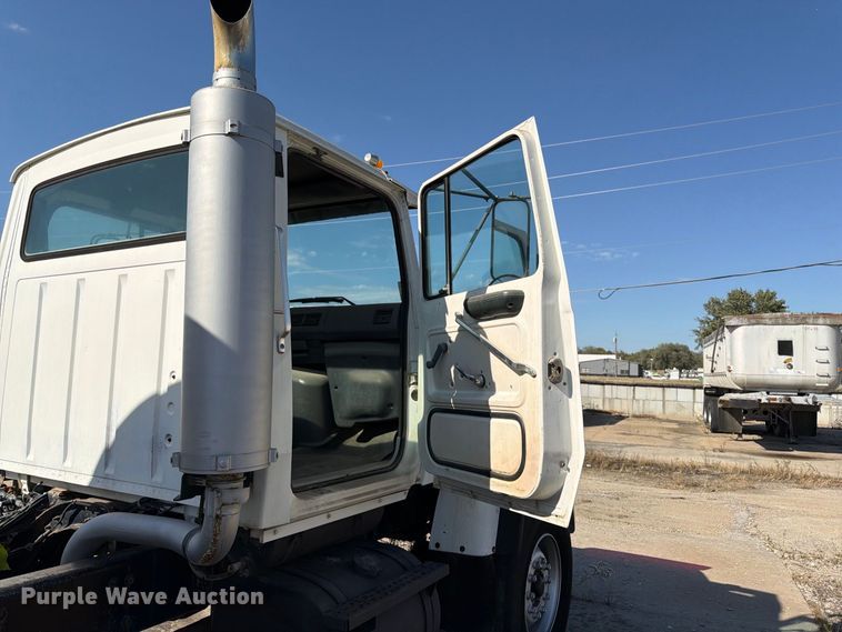 image for item DT3055 1997 Ford LT9000 ready mix truck