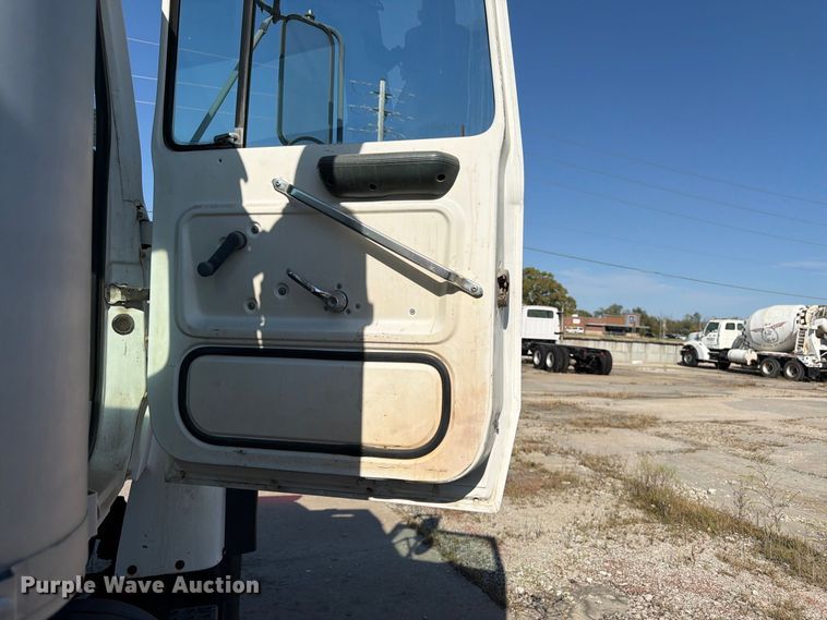 image for item DT3055 1997 Ford LT9000 ready mix truck