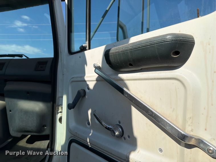 image for item DT3055 1997 Ford LT9000 ready mix truck