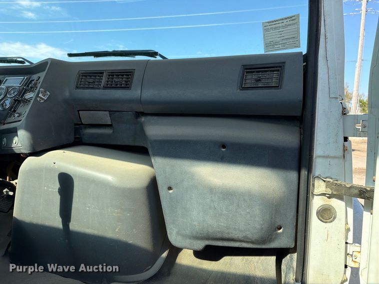 image for item DT3055 1997 Ford LT9000 ready mix truck